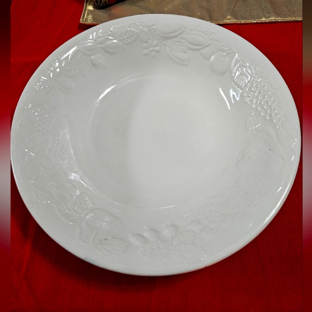 Gibson China Housewares Fruit Pattern Large Serving Bowl